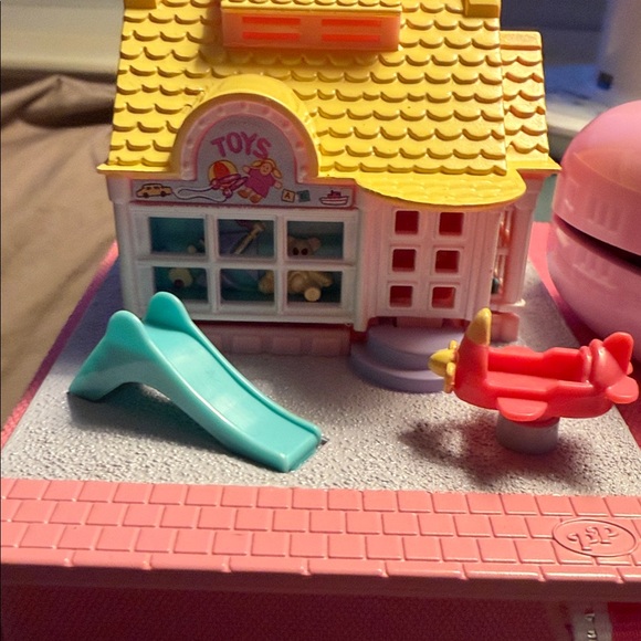 Charming Dollhouse Playset with Heart Case - Picture 5 of 8